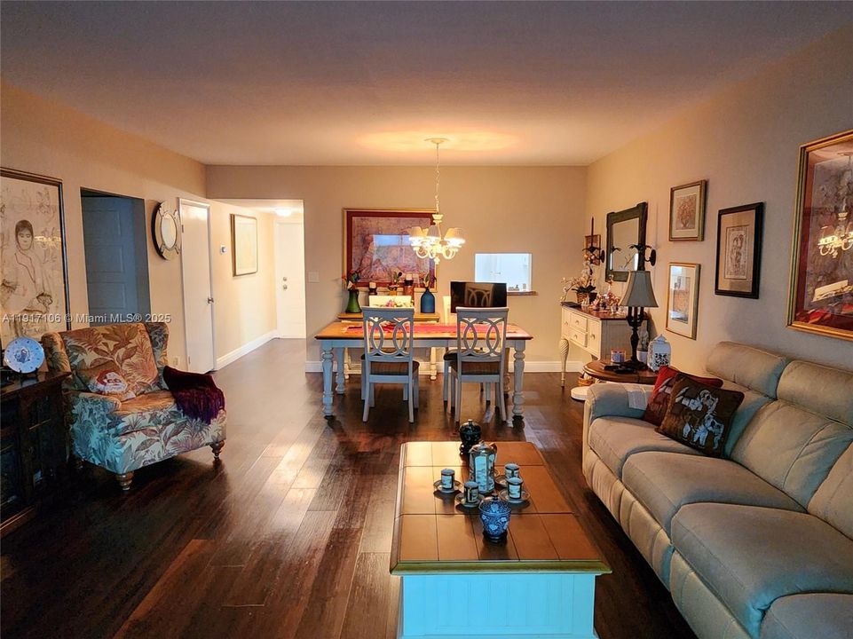 待售: $158,900 (2 贝兹, 2 浴室, 1242 平方英尺)