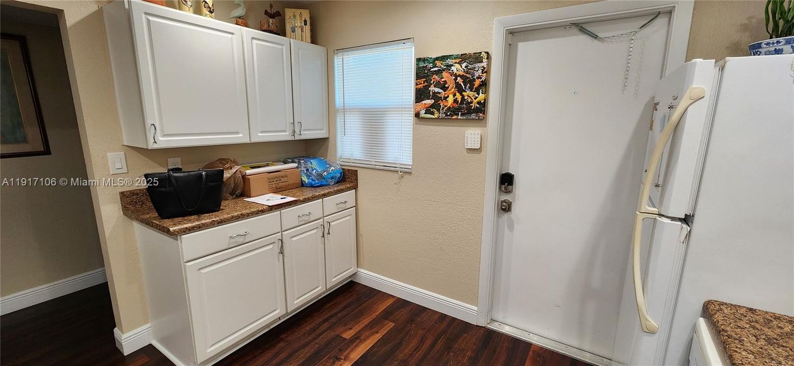 待售: $158,900 (2 贝兹, 2 浴室, 1242 平方英尺)