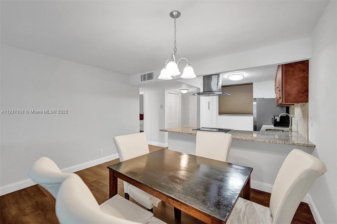 En Venta: $125,000 (2 camas, 2 baños, 1100 Pies cuadrados)