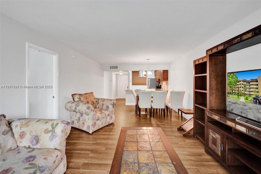 En Venta: $125,000 (2 camas, 2 baños, 1100 Pies cuadrados)