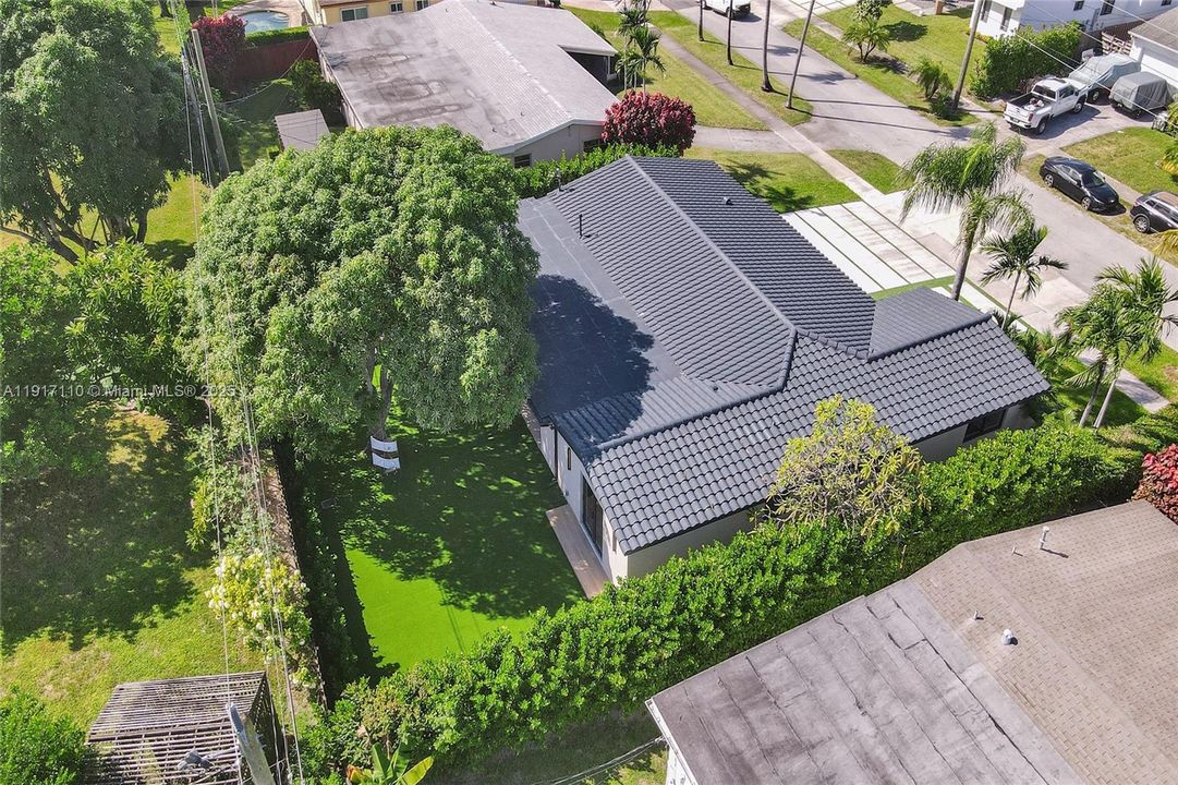 合同活跃: $1,900,000 (3 贝兹, 3 浴室, 2189 平方英尺)