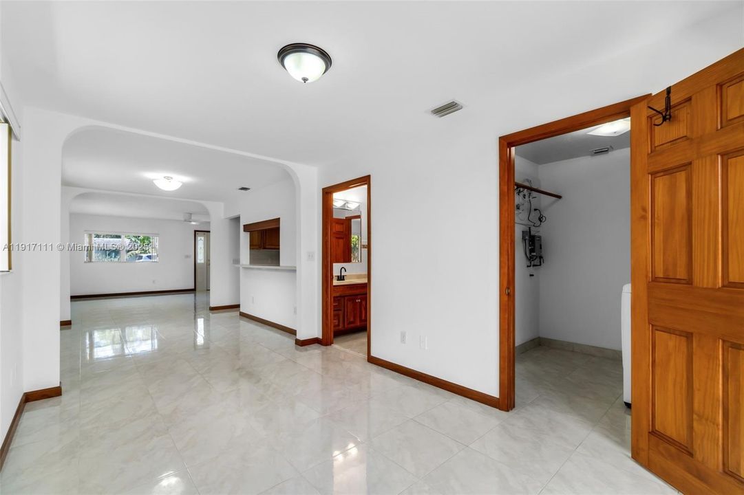 SITTING AREA / DINING ROOM OFF OF KITCHEN W/ PRIMARY BATH ADJACENT & UTILITY ROOM.