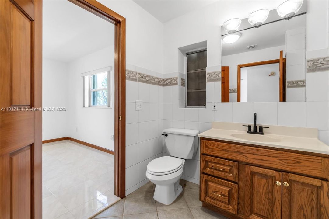 JUNIOR SUITE #2 BATHROOM