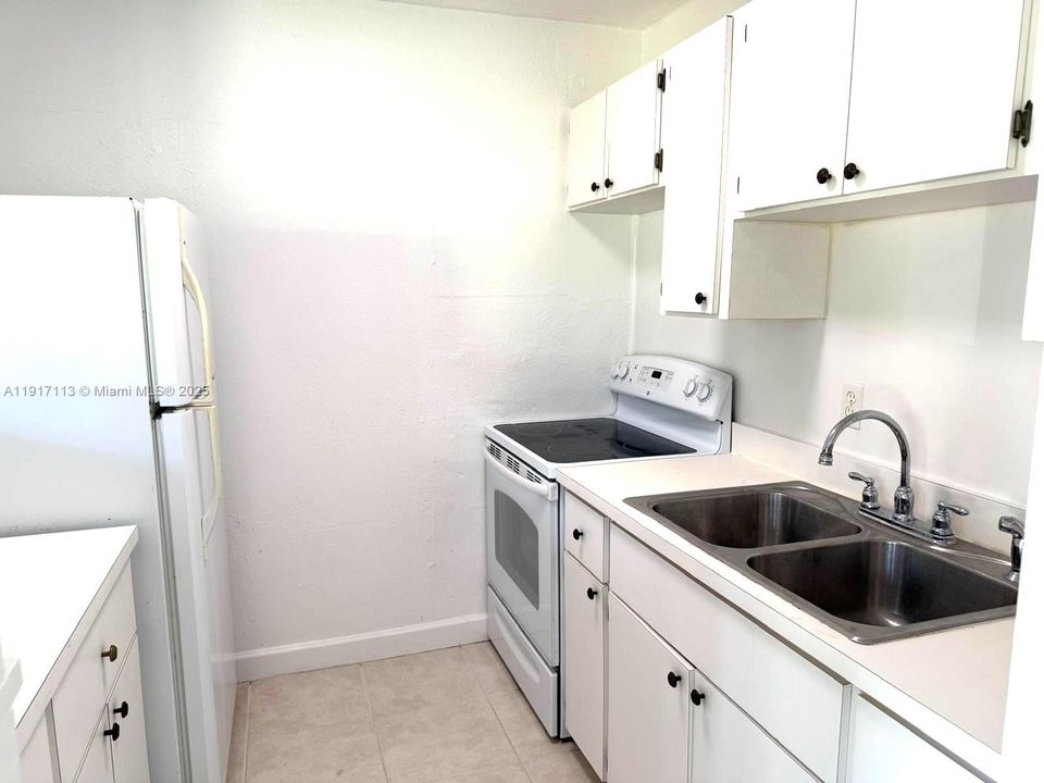 For Sale: $209,950 (3 beds, 1 baths, 834 Square Feet)