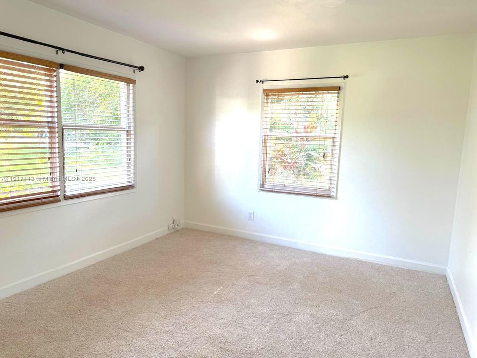 For Sale: $209,950 (3 beds, 1 baths, 834 Square Feet)