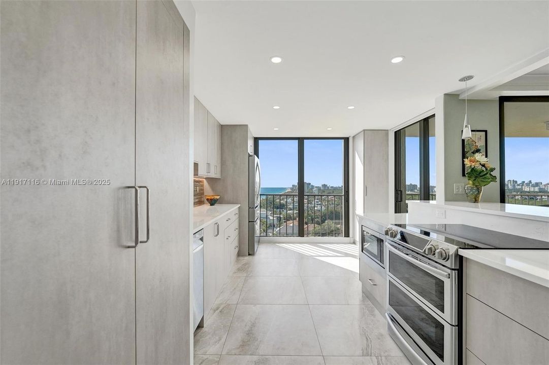 For Sale: $840,000 (2 beds, 2 baths, 1500 Square Feet)