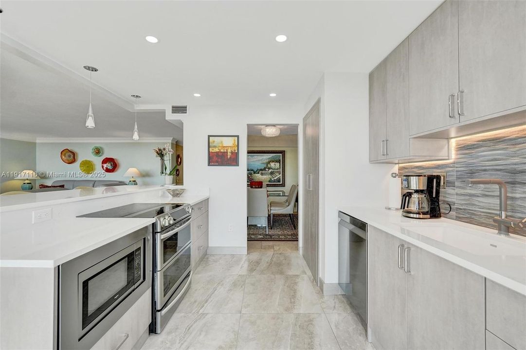 For Sale: $840,000 (2 beds, 2 baths, 1500 Square Feet)