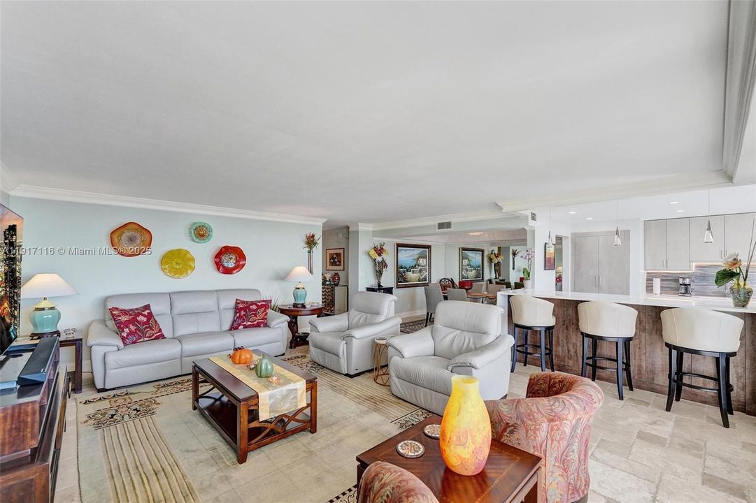 For Sale: $840,000 (2 beds, 2 baths, 1500 Square Feet)