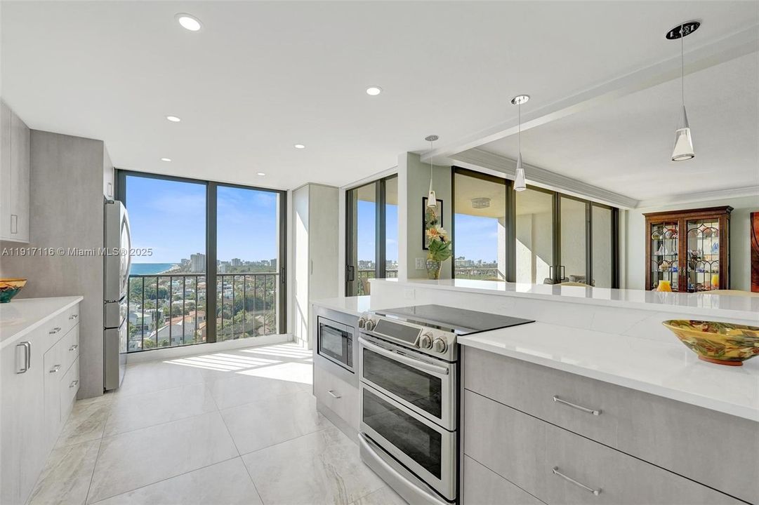 For Sale: $840,000 (2 beds, 2 baths, 1500 Square Feet)