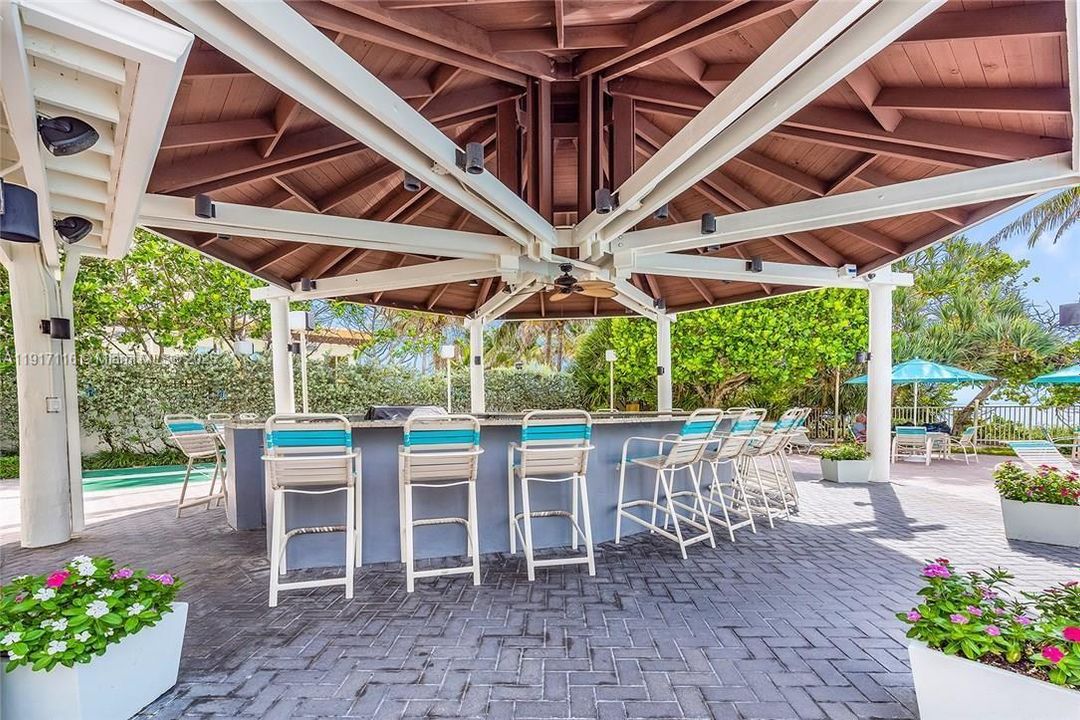 For Sale: $840,000 (2 beds, 2 baths, 1500 Square Feet)