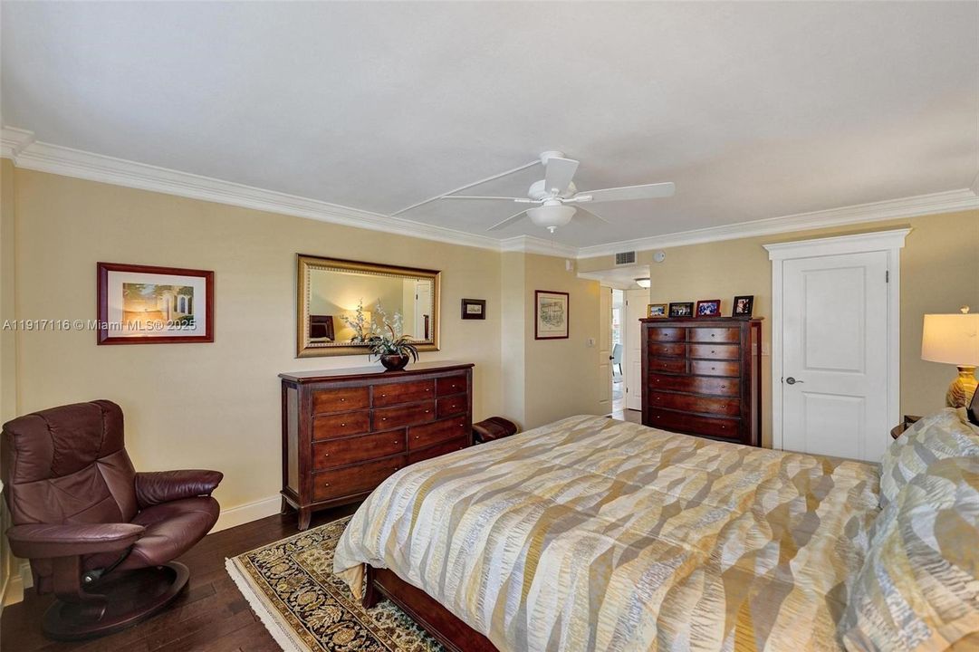 For Sale: $840,000 (2 beds, 2 baths, 1500 Square Feet)