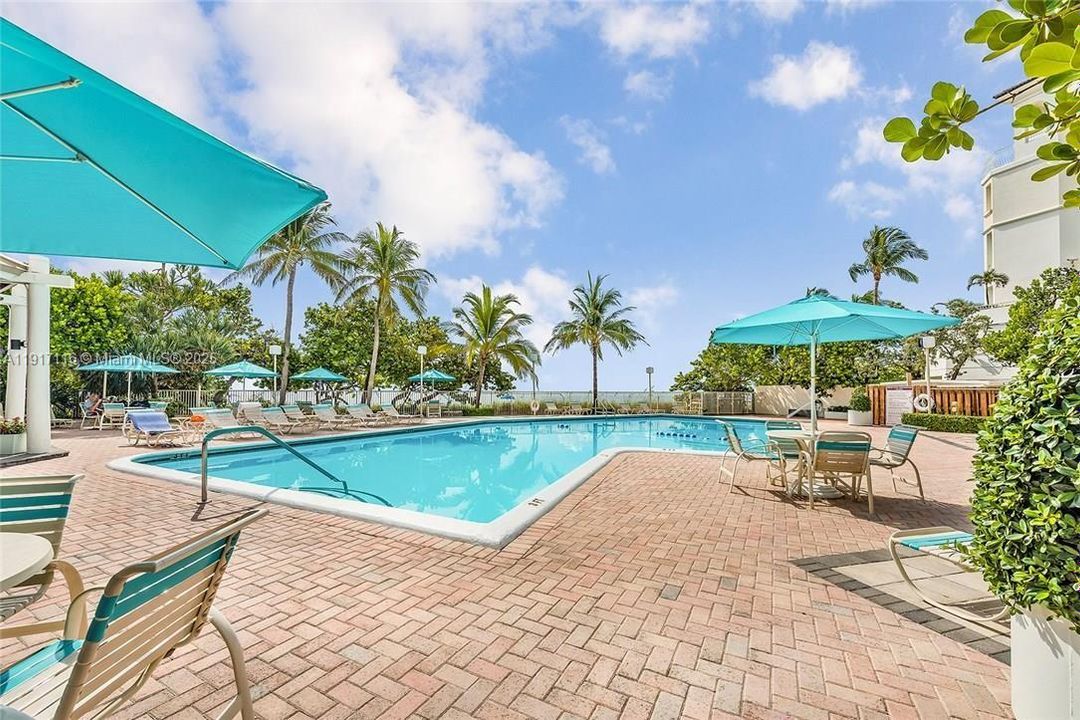 For Sale: $840,000 (2 beds, 2 baths, 1500 Square Feet)