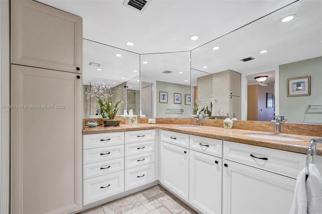 For Sale: $840,000 (2 beds, 2 baths, 1500 Square Feet)