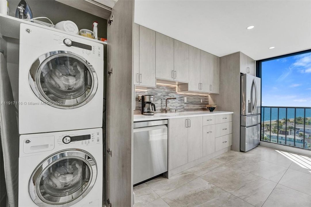 For Sale: $840,000 (2 beds, 2 baths, 1500 Square Feet)