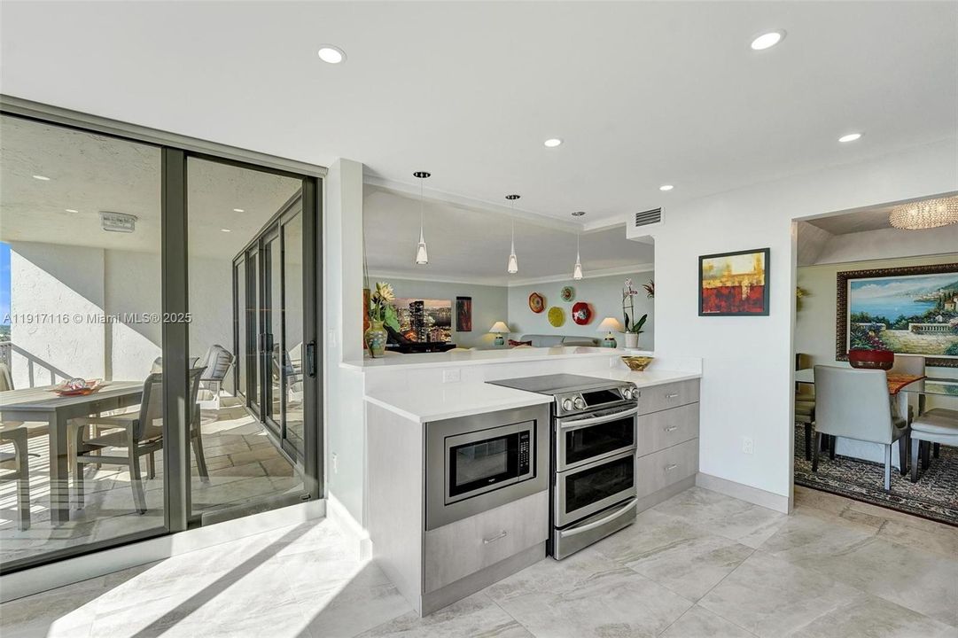 For Sale: $840,000 (2 beds, 2 baths, 1500 Square Feet)