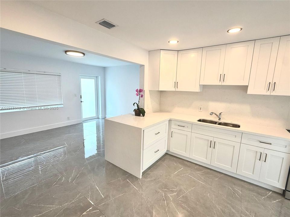 En Venta: $419,000 (2 camas, 1 baños, 948 Pies cuadrados)