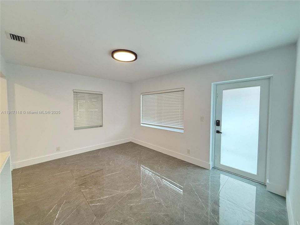 En Venta: $419,000 (2 camas, 1 baños, 948 Pies cuadrados)