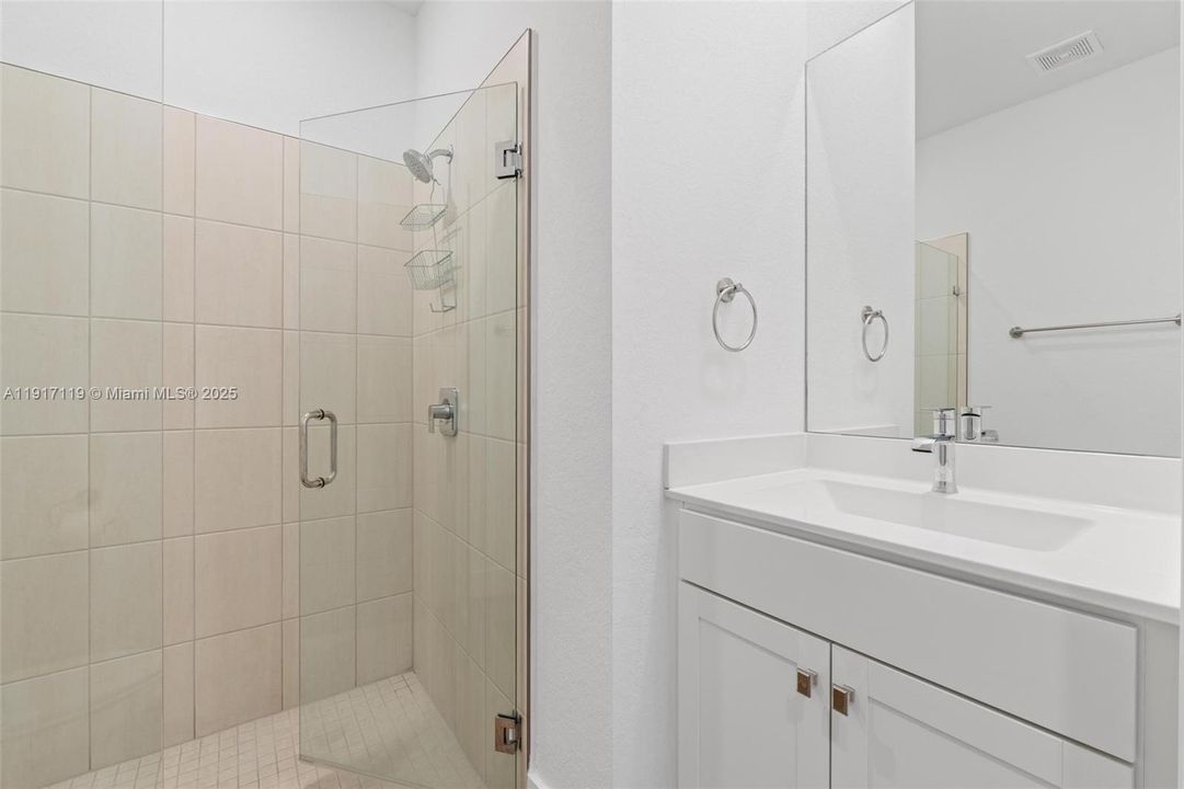 出租: $4,500 (4 贝兹, 3 浴室, 1994 平方英尺)