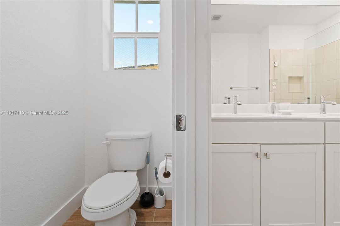 出租: $4,500 (4 贝兹, 3 浴室, 1994 平方英尺)