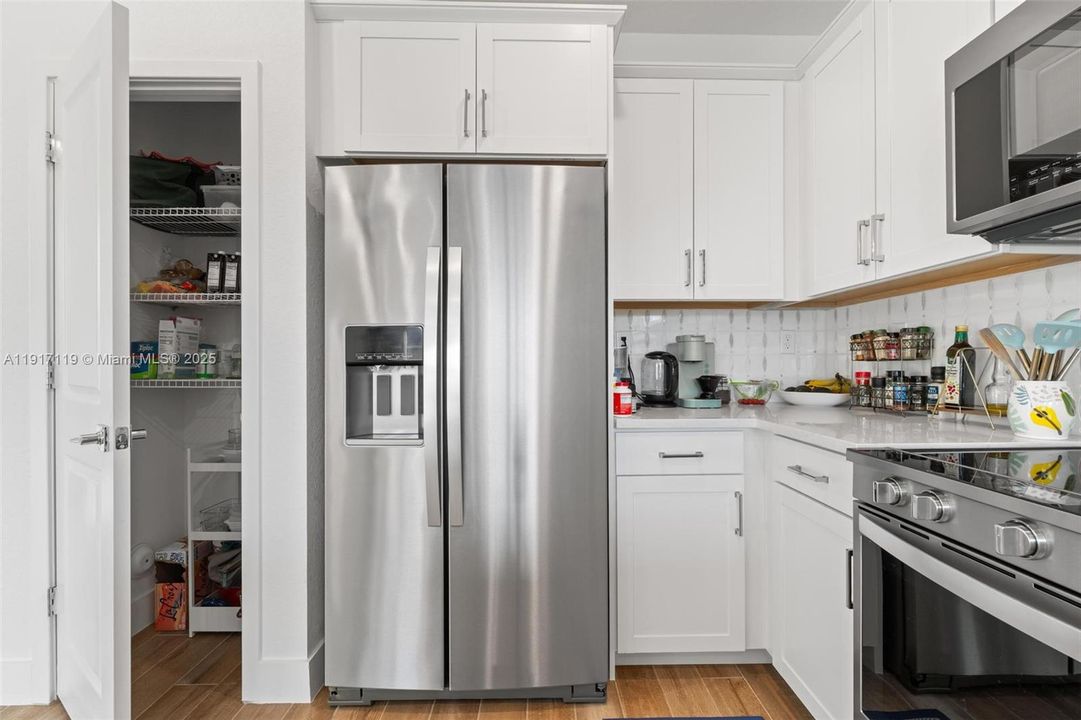 出租: $4,500 (4 贝兹, 3 浴室, 1994 平方英尺)