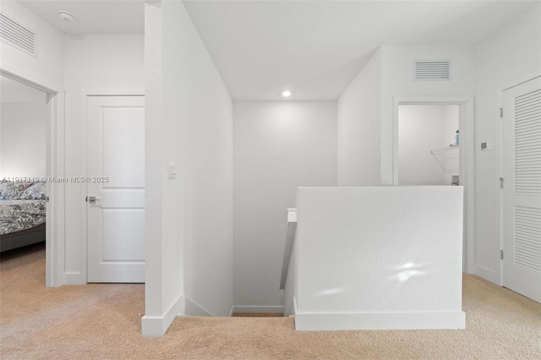 出租: $4,500 (4 贝兹, 3 浴室, 1994 平方英尺)