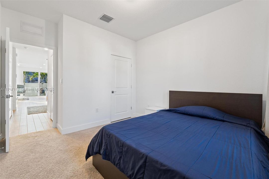 出租: $4,500 (4 贝兹, 3 浴室, 1994 平方英尺)