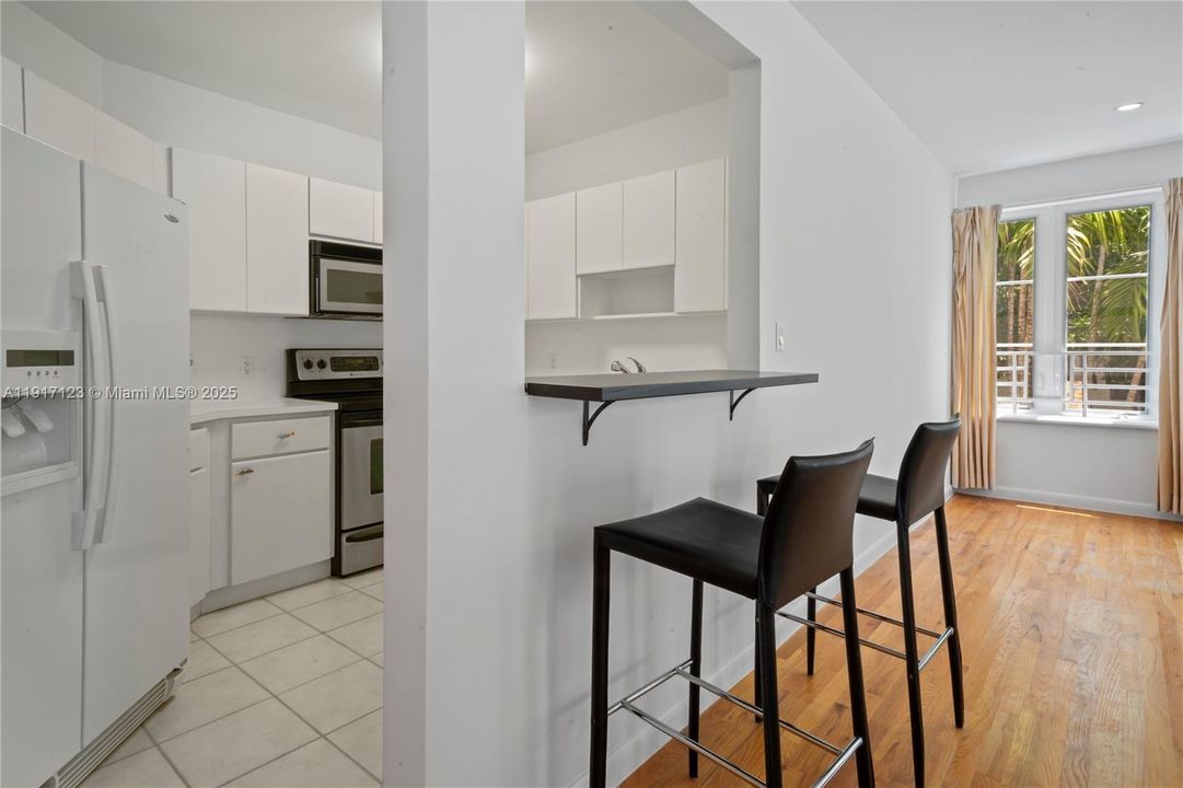 For Rent: $3,200 (2 beds, 2 baths, 1000 Square Feet)