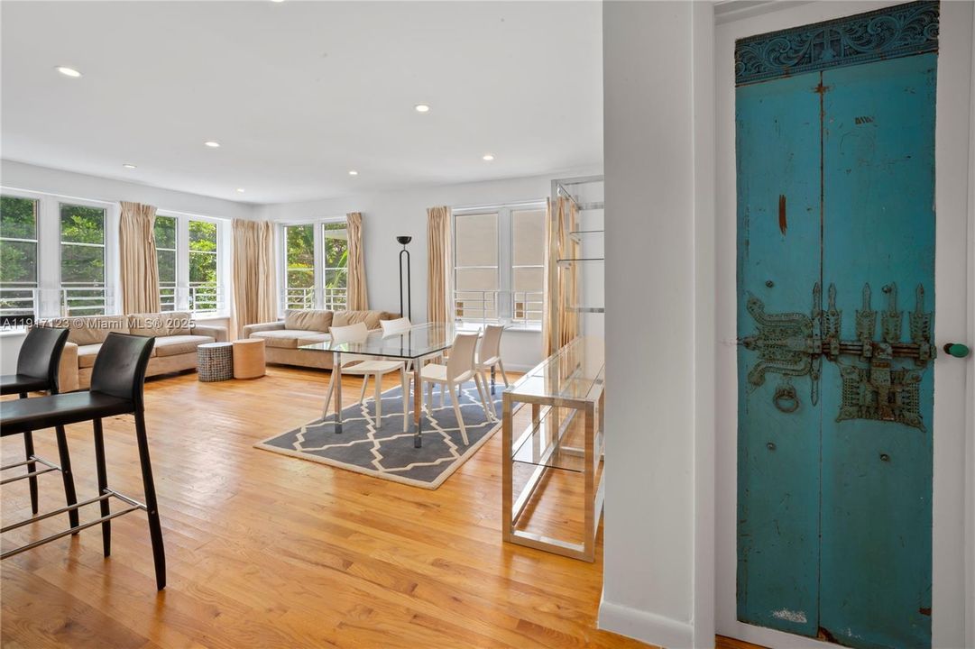 For Rent: $3,200 (2 beds, 2 baths, 1000 Square Feet)