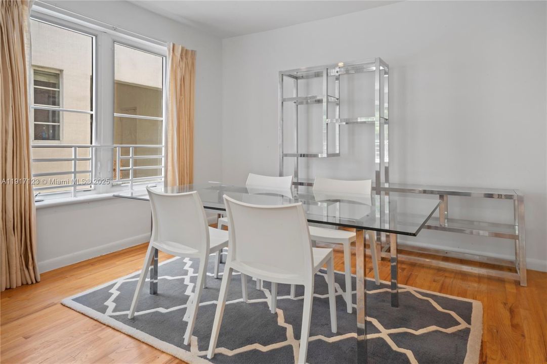 For Rent: $3,200 (2 beds, 2 baths, 1000 Square Feet)