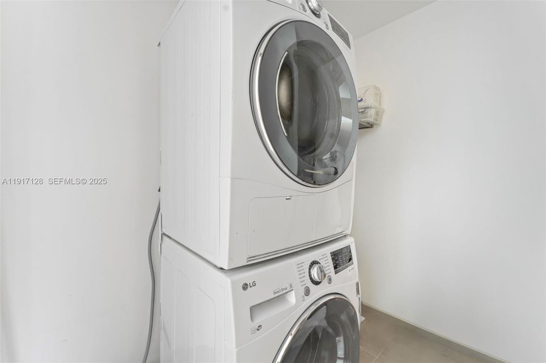 For Rent: $15,750 (3 beds, 3 baths, 2647 Square Feet)