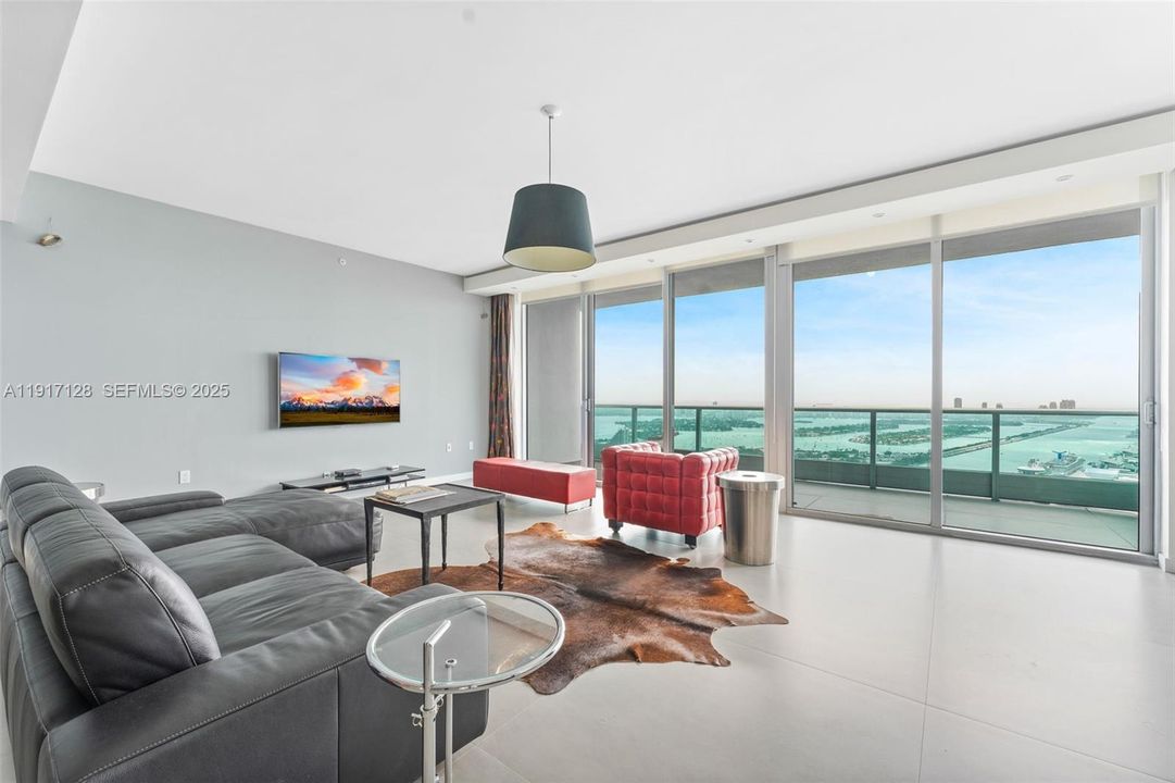 For Rent: $15,750 (3 beds, 3 baths, 2647 Square Feet)