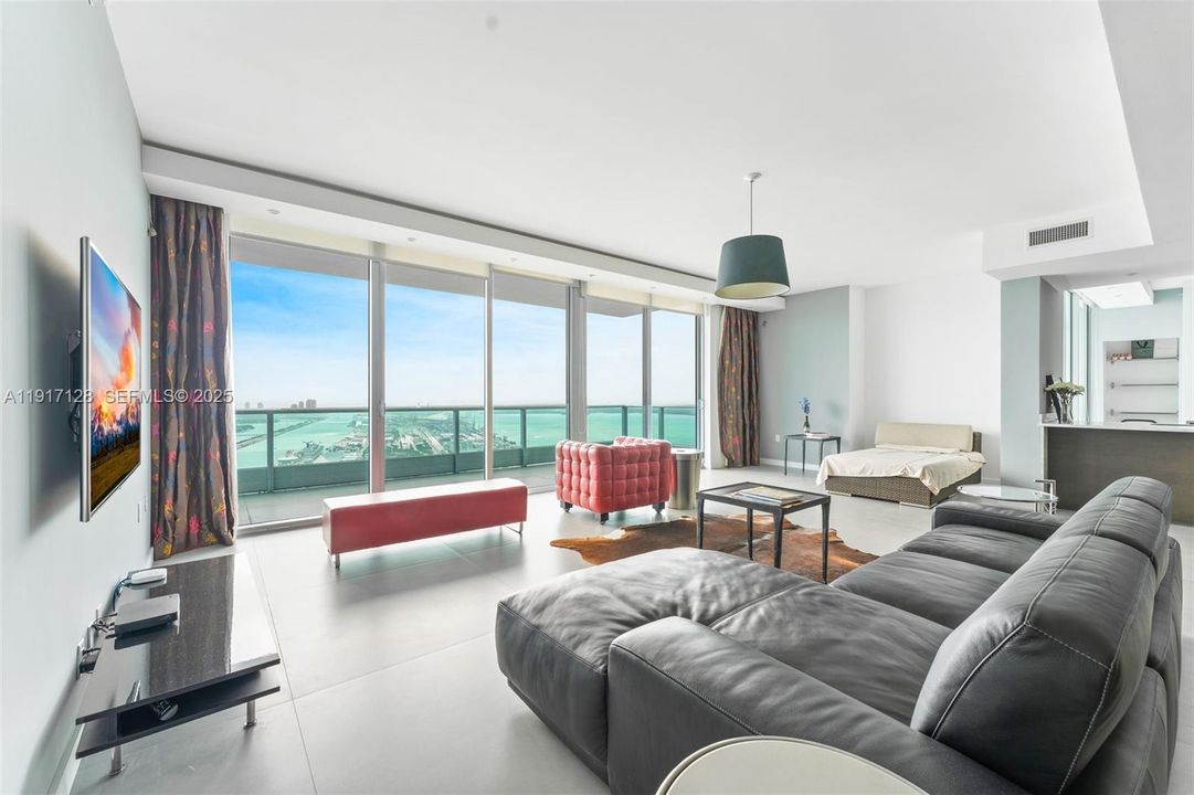 For Rent: $15,750 (3 beds, 3 baths, 2647 Square Feet)