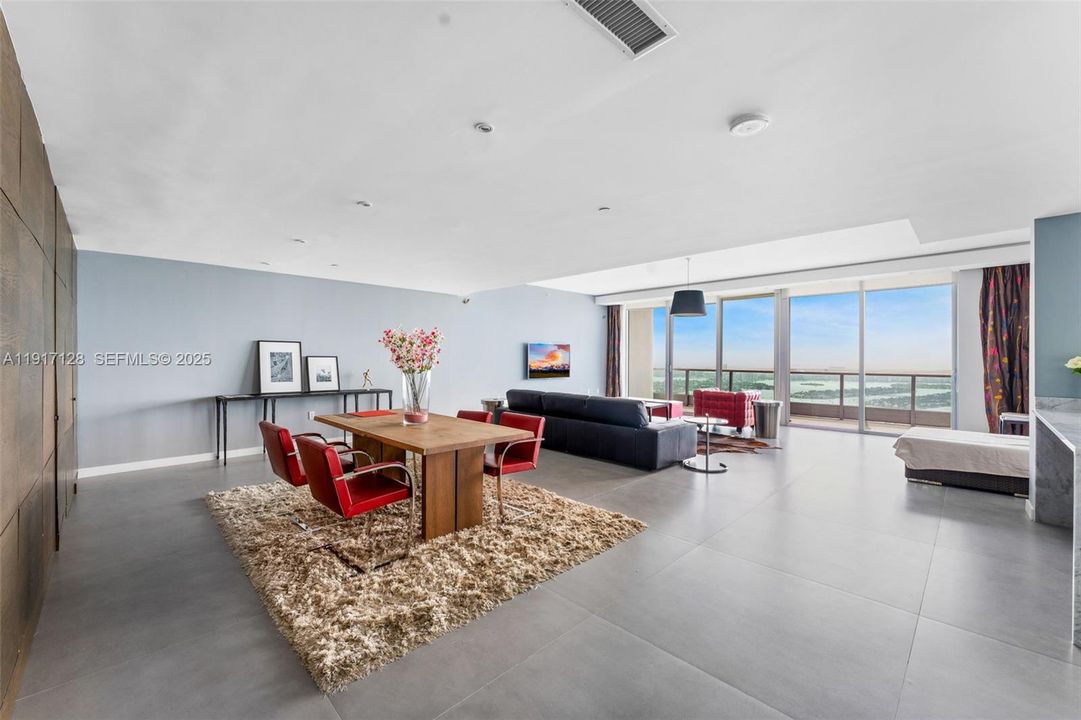 For Rent: $15,750 (3 beds, 3 baths, 2647 Square Feet)