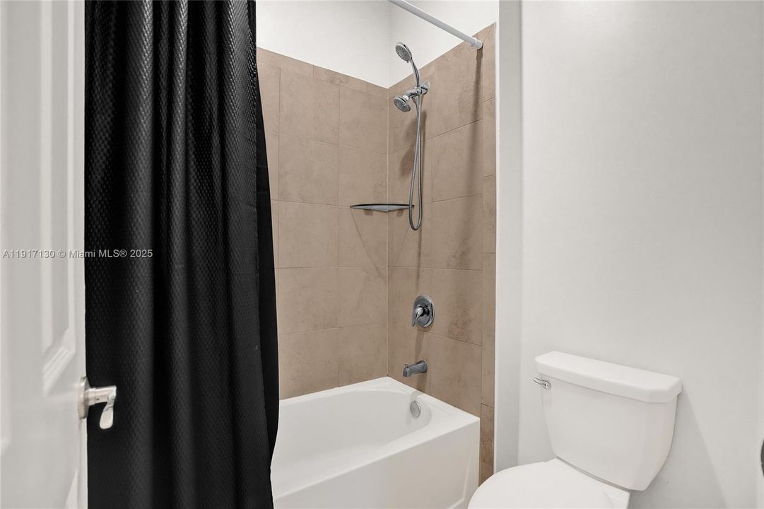 Под контрактом: $489,900 (5 спален, 2 ванн, 2504 Квадратных фут)