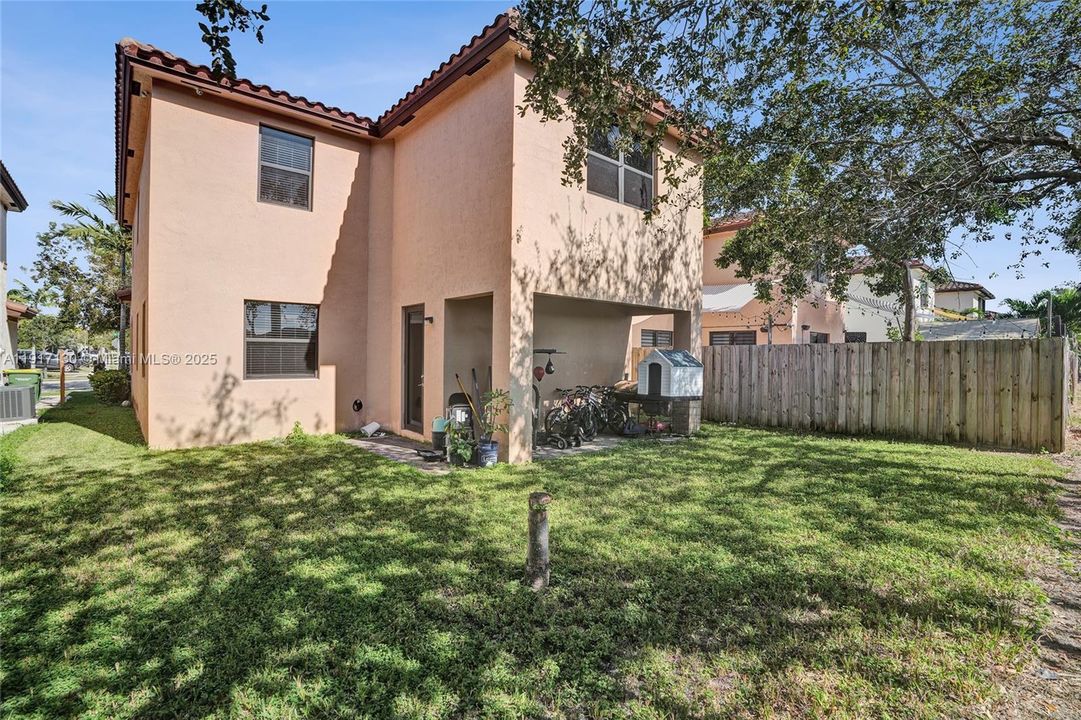 Под контрактом: $489,900 (5 спален, 2 ванн, 2504 Квадратных фут)