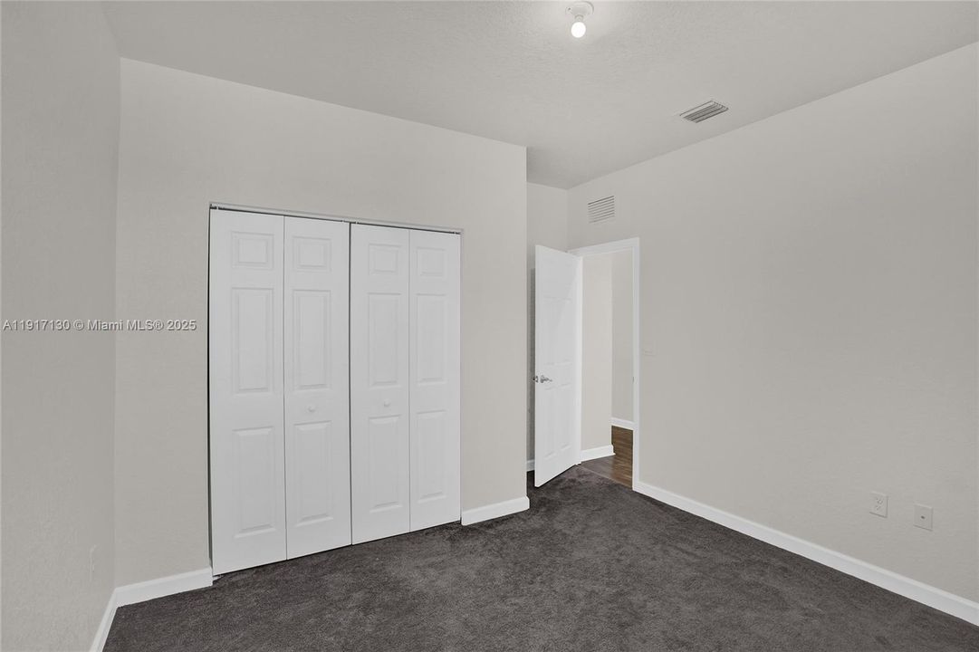 Под контрактом: $489,900 (5 спален, 2 ванн, 2504 Квадратных фут)