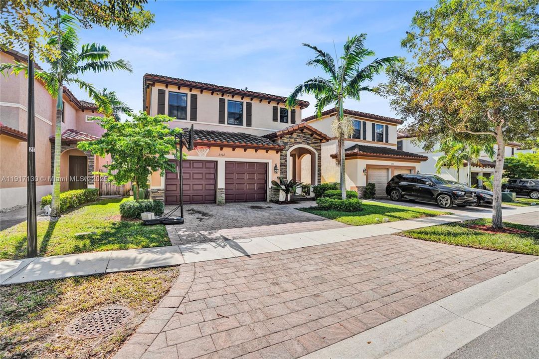 Под контрактом: $489,900 (5 спален, 2 ванн, 2504 Квадратных фут)