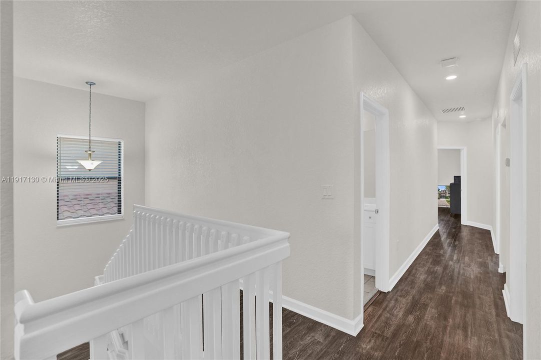 Под контрактом: $489,900 (5 спален, 2 ванн, 2504 Квадратных фут)