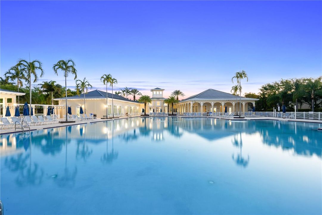 Под контрактом: $489,900 (5 спален, 2 ванн, 2504 Квадратных фут)