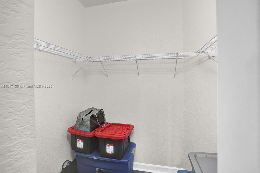 Под контрактом: $489,900 (5 спален, 2 ванн, 2504 Квадратных фут)