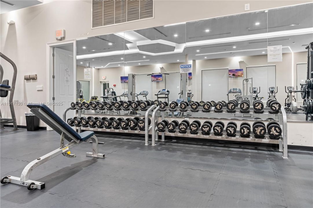 Под контрактом: $489,900 (5 спален, 2 ванн, 2504 Квадратных фут)