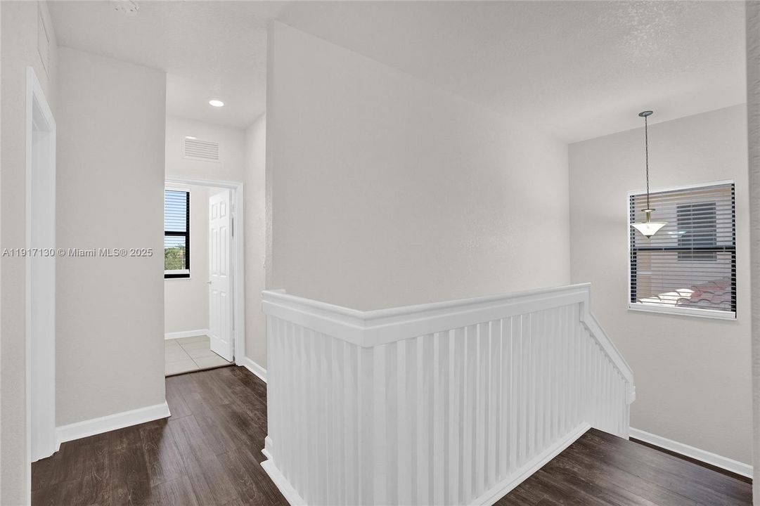 Под контрактом: $489,900 (5 спален, 2 ванн, 2504 Квадратных фут)