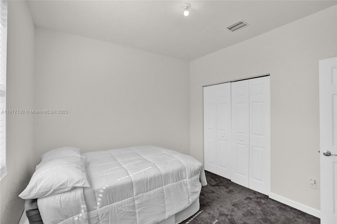 Под контрактом: $489,900 (5 спален, 2 ванн, 2504 Квадратных фут)