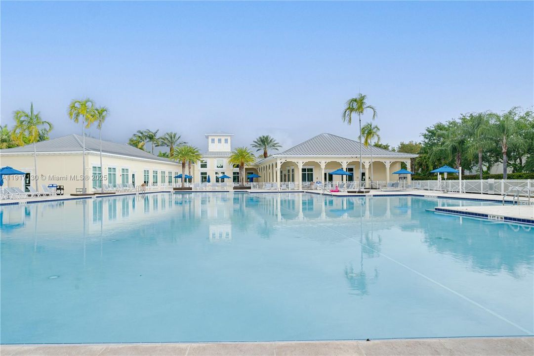 Под контрактом: $489,900 (5 спален, 2 ванн, 2504 Квадратных фут)