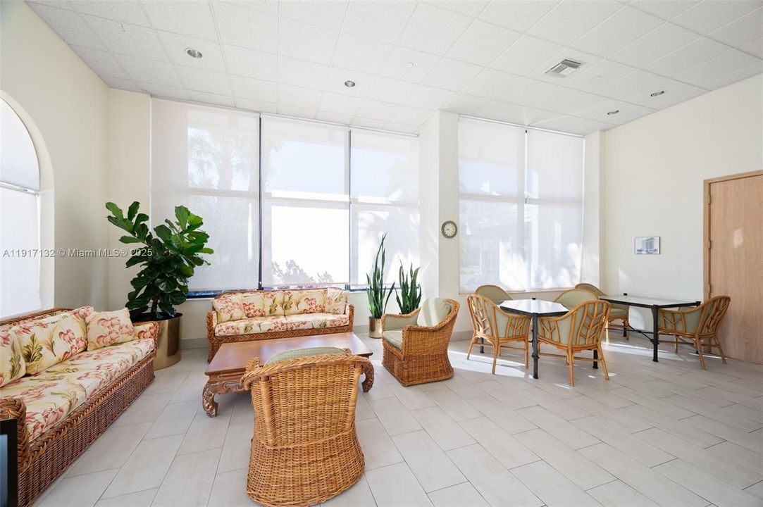 For Sale: $1,450,000 (3 beds, 3 baths, 1713 Square Feet)