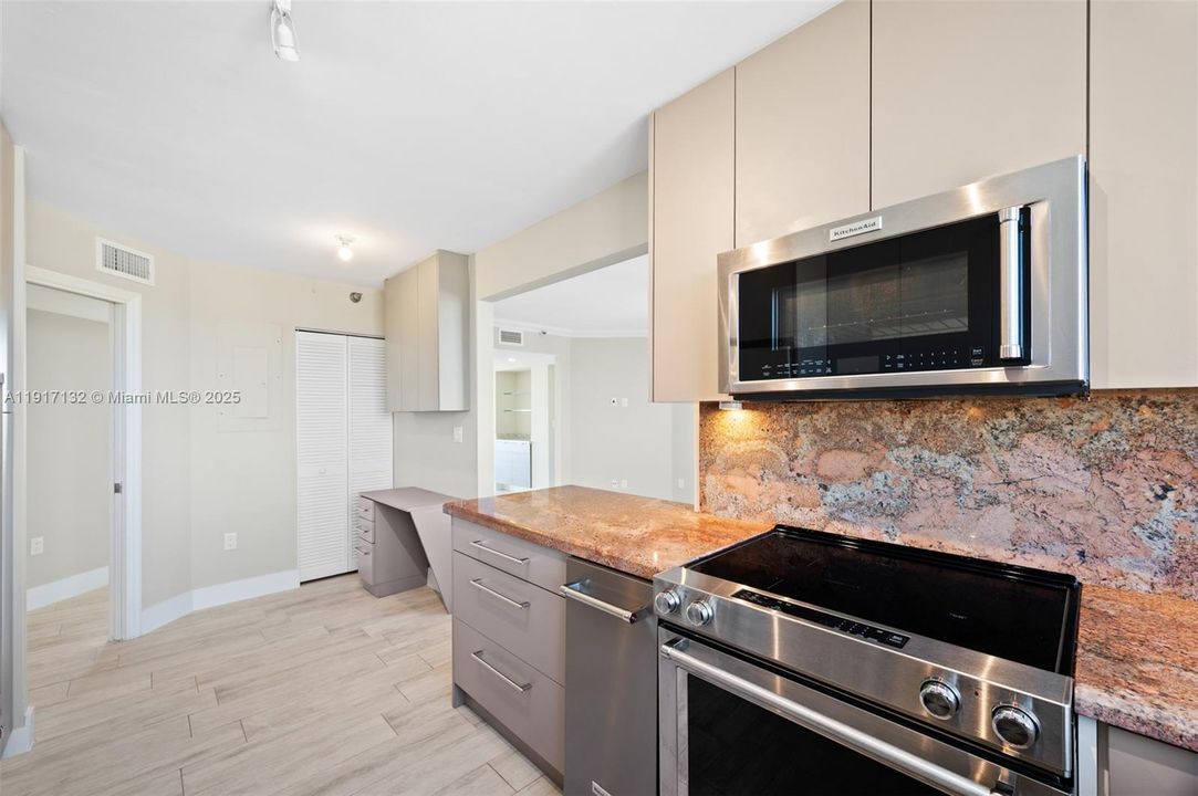 For Sale: $1,450,000 (3 beds, 3 baths, 1713 Square Feet)