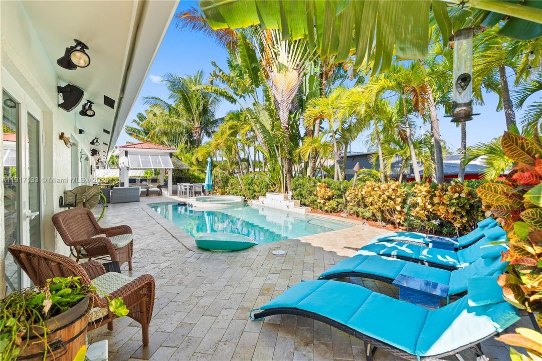 For Sale: $3,795,000 (4 beds, 3 baths, 3261 Square Feet)