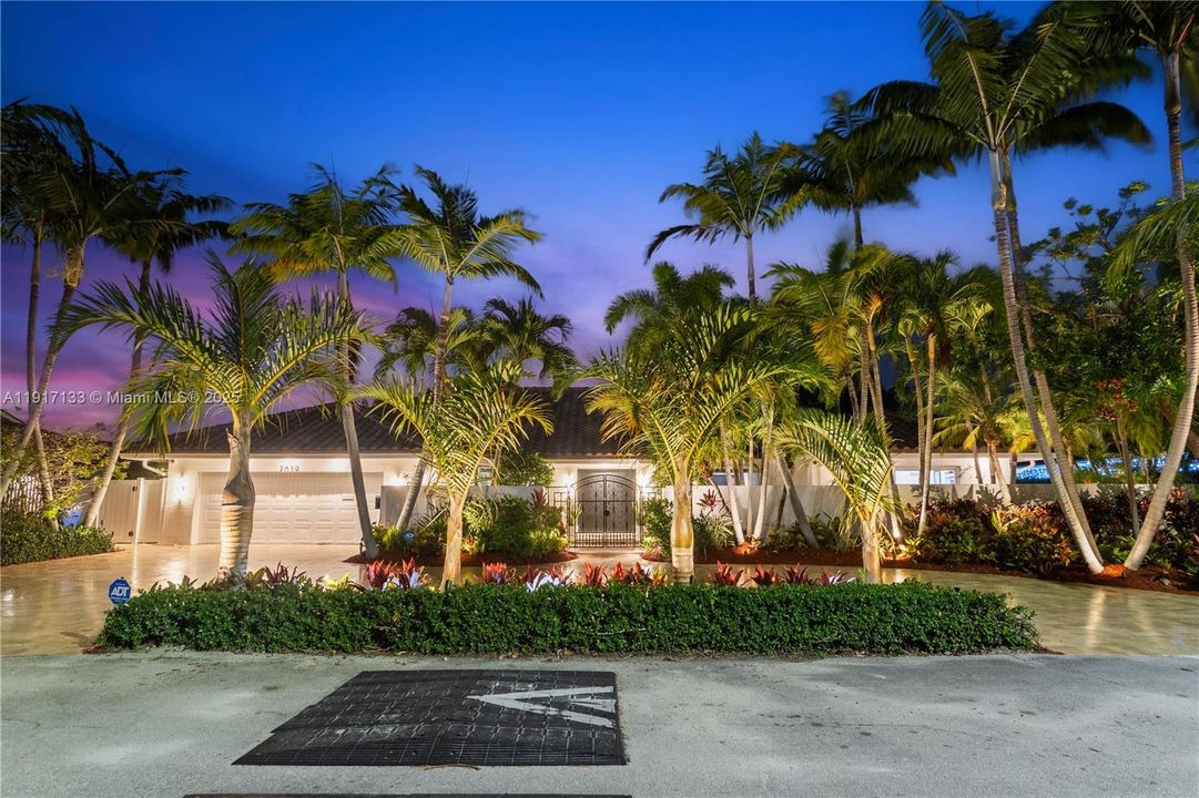 For Sale: $3,795,000 (4 beds, 3 baths, 3261 Square Feet)