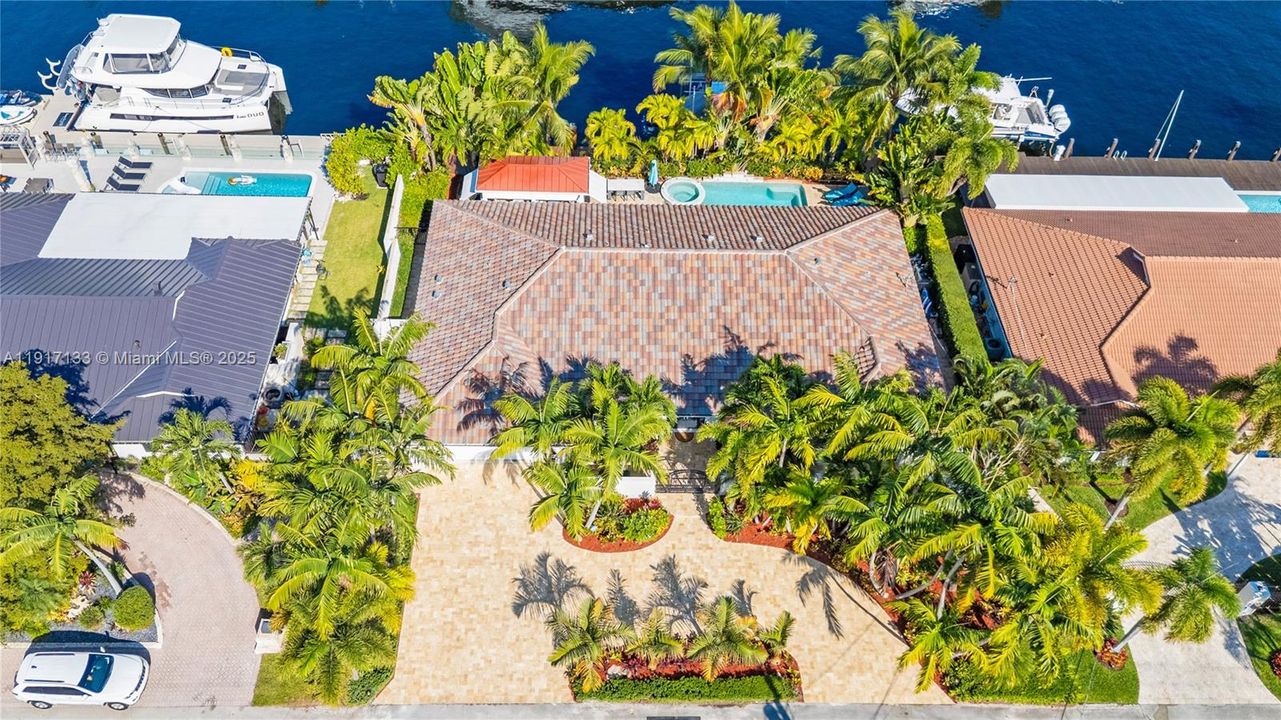 For Sale: $3,795,000 (4 beds, 3 baths, 3261 Square Feet)