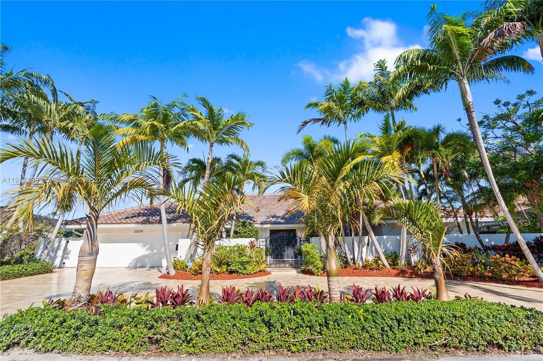 For Sale: $3,795,000 (4 beds, 3 baths, 3261 Square Feet)